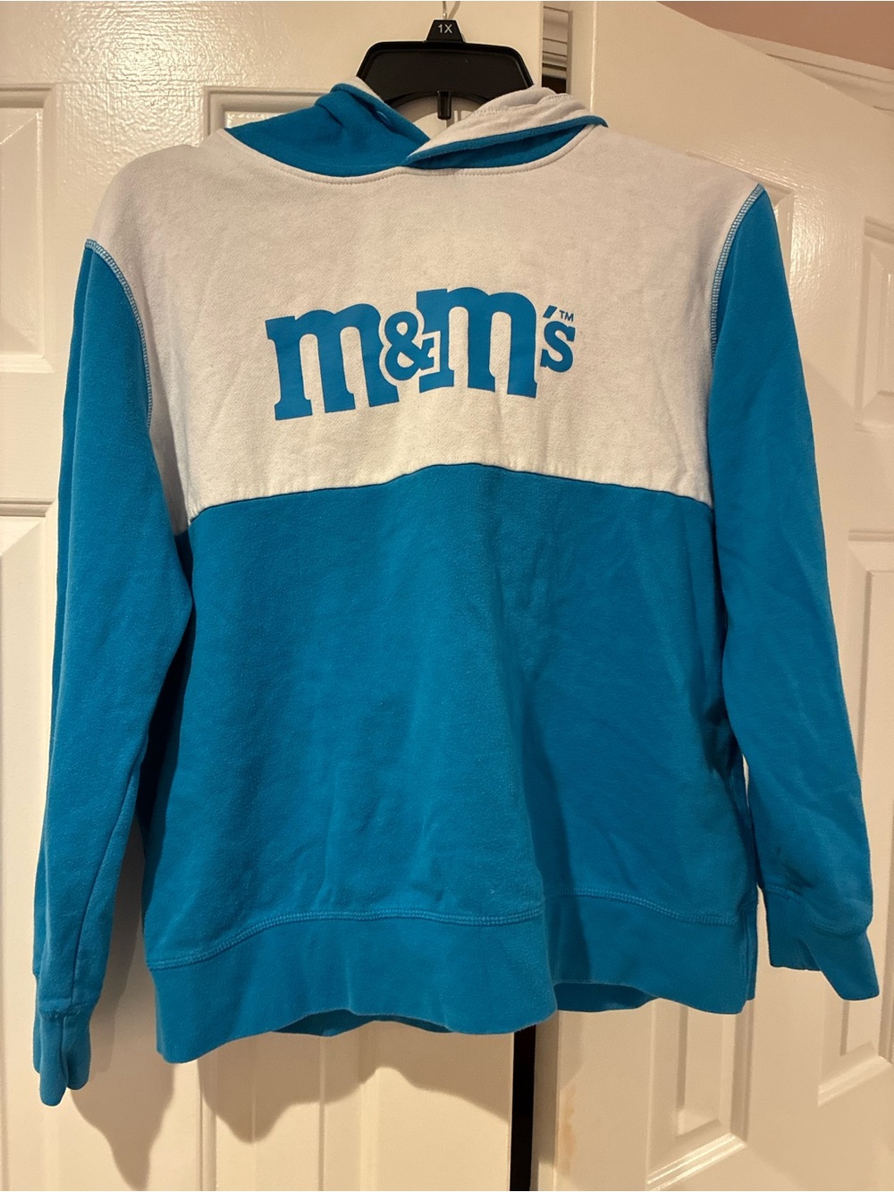 M&M'S Blue and White Colorblock Crewneck Hoodie